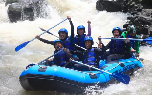 paket arung jeram rafting cisadane di bogor